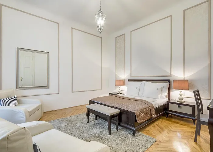 Fashion Street Luxury Apartment