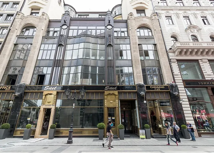 Fashion Street Luxury Apartment